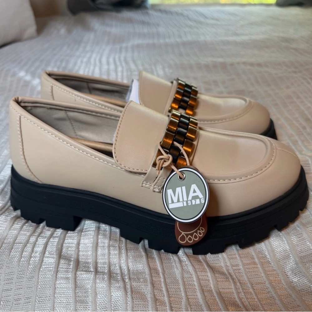 MIA Gabina Loafer Shoe, Size
7.5M NWOB